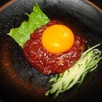Yakiniku Sansuien - 【桜ユッケ】新鮮な馬肉を使った桜ユッケ。当店一押しのメニューです！
