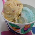 서티완 아이스 크림 욧카이치 코모노점 - H24/8ラムレーズンとクリームソーダのスモールダブル