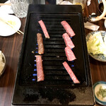 焼肉 かっぱ梶岡 - ハネシタ焼き焼き風景 2回戦目