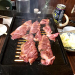 焼肉 かっぱ梶岡 - スーパーハラミ 焼き焼き風景