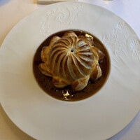 ラ・トゥーエル - 黒トリュフのパイ包み焼き