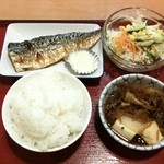 岩倉食堂 - さばの塩焼＆牛すき煮&グリーンサラダ