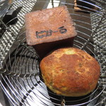 レストラン バカール - ”ばかーる”のブリオッシュ、オリーブオイルと塩のフォカッチャ、浜名湖の岩海苔を入れて