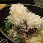 レストラン バカール - 牛ほほ肉と九条葱の鉄鍋ご飯、ポルチーニのスープで  パルミジャーノチーズとファイブペッパーソルトをお好みで3
