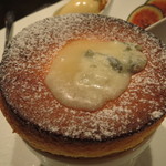 レストラン バカール - ブルーチーズのスフレ、蜂蜜バターと2