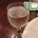 ランバン - 最初に口の中をリセットする炭酸水をいただきます