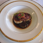 オーベルジュ まつむら - 帆立 ベーコン風味赤ワインソース