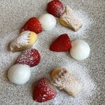 カエンネ - デザート　いちご、パイ、カスタード、マスカルポーネ泡