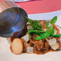 レストラン八間蔵 - 牛肉の赤ワイン煮