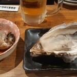 北海道さかな一途 直営魚問屋 - お通しの煮ツブとクーポン提示で無料の厚岸産生牡蠣