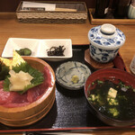 黒まぐろ専門店 黒・紋 - ランチ　黒マグロ丼　1,150円