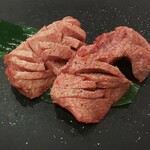 炭火焼肉 鶴兆 - 特選厚切りタン