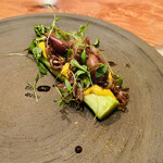 IL TEATRINO DA SALONE - アスパラとホタルイカのインサラータカルダ。