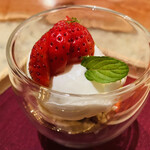 IL TEATRINO DA SALONE - 苺パフェ。