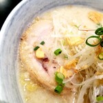 らーめん 謙正 - 分厚いチャーシュー