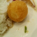 カサブランカ - この揚げボール　お腹いっぱいの時に食べたので１つでしたがもっと食べたい