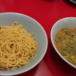 ラーメン山岡家 - 味噌つけ麺(￥770)、味濃い目。
      酸っぱさをウリした一品。