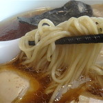 支那そば家 毎度！ - やや細麺で、腰があり、ツルツルとしています。