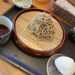 Iiyama Ekimae Yottekashi Onto - ざる蕎麦と世界一のおむすび