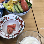菅旅館 - ヨーグルトも付いてました。