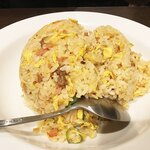 Chainizu Deizu - 炒飯はあっさり味なので、他の料理の味を邪魔せず丁度イイ味付け。ボリュームがあります。