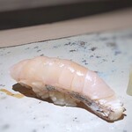 菊鮨 - ◆鰆・・軽いスモークの香りが旨味を引き立てます。