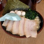 一正家 - 豚骨 塩  チャーシューメン ( うずらトッピング )