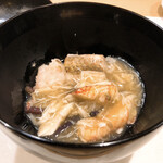 うを徳 - 道明寺粉の桜餅と毛蟹･のどぐろ･わらびのあんかけのお椀