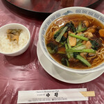 中国料理 小花 - 鮮蠔湯麺＋サービスの炊きたてごはん