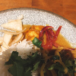 スパイス計画 - 新玉ねぎのサンバル（スパイス計画）、紫玉ねぎのアチャール、レモンピクルス（まいこのカレー）♪