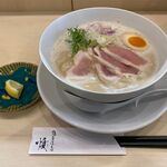 鶏白湯そば 燠 - 鶏白湯ラーメン（880円）