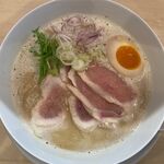鶏白湯そば 燠 - 鶏白湯ラーメンのアップ