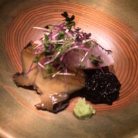 六雁 - お造り：鰆の藁焼き/蒸し鮑