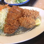 ワタライ食堂 - 大き目のパン粉が使われていますが、硬すぎずにサクッと頂けます。