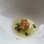 ピエール・ガニェール - カクテル・ド・ポッシュ④ヘーゼルナッツで包んだフォアグラ ミュスカの香るメロンのスープ