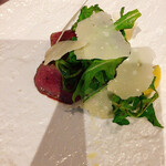 ペルケノー - 和牛内モモ肉のタリアータ網焼き