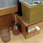 牧のうどん - 卓上セッティング