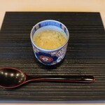 鮨 詠心 - 先付けは毛ガニのお粥。