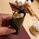 すし うえだ - 刻んだ穴子、キュウリ、大葉などの手巻き寿司