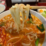 酒菜 刀削麺 - ピロピロ餅肌の刀削麺をリフトす！