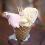 プレマルシェ・ジェラテリア - 苺ミルク＆南高梅　コーンタイプ