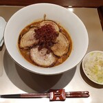 麺 紡木 - 【限定】七蔵元味噌チャーシュー麺(山椒めし付き) 1080円。