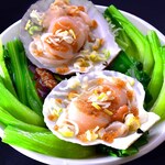 本格的香港料理と火鍋担々麺の店 クーロン - 帆立貝と緑野菜の香港風蒸し　ガーリックソース