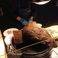 インプレイス 3-3 ヒルトン名古屋 - 2103_インプレイス 3-3 ヒルトン名古屋_ディナーブッフェ(事前割引)@4,900円+ワイン、ビールフリードリンク@4,500円_ホテルビュッフェと言えば、ローストビーフ。これは間違いなく外せない！