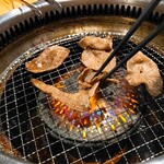 Yakiniku Kingu - 最初はタンが出てきます