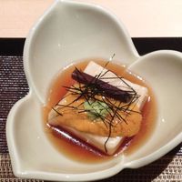 銀座ささ花 - 胡麻豆腐にウニとワラビをあしらった逸品