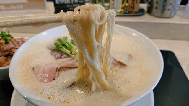 鶏白湯泡ramen たまき トリパイタンアワラーメン タマキ 高崎 ｊｒ ラーメン 食べログ
