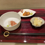 島津 - お酒のアテセット「白エビとタイの酒盗」「あん肝」「ガリ」
      まじで白飯が欲しい