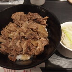 牛たん炭焼 利久 - 牛すじ丼