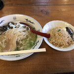 中華料理 龍月 - 塩ラーメン、半チャーハン